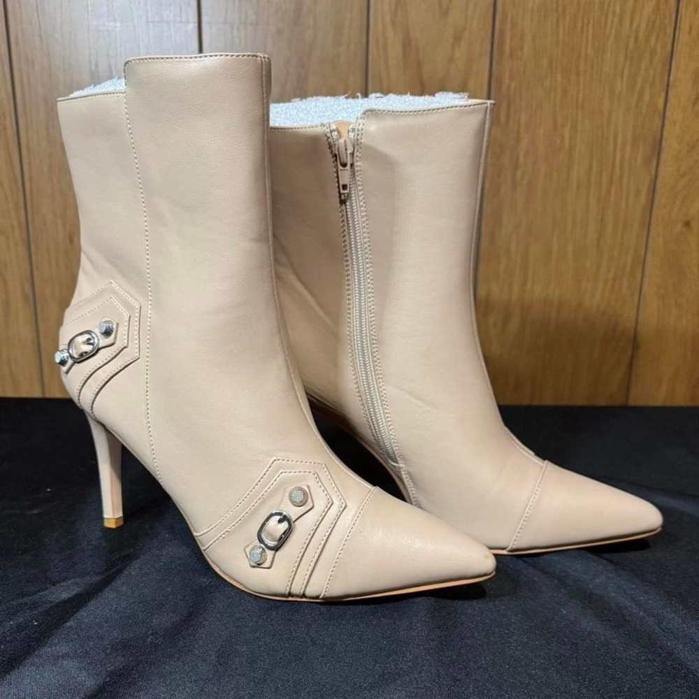 Cream‎ and tan ankle boots , 3" heel Size 9 NEW